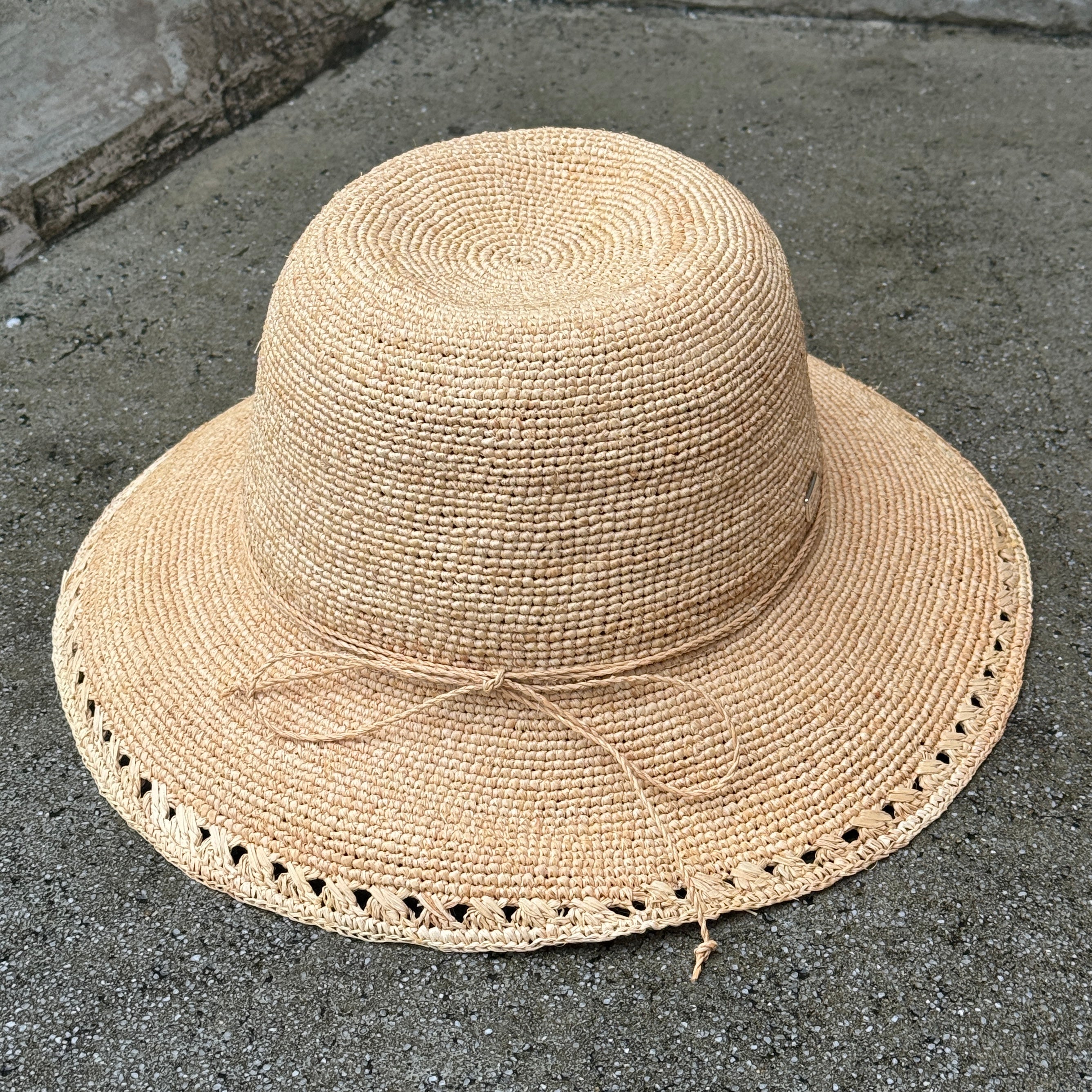 Alba - Premium Raffia Wide-Brimmed Bucket Hat