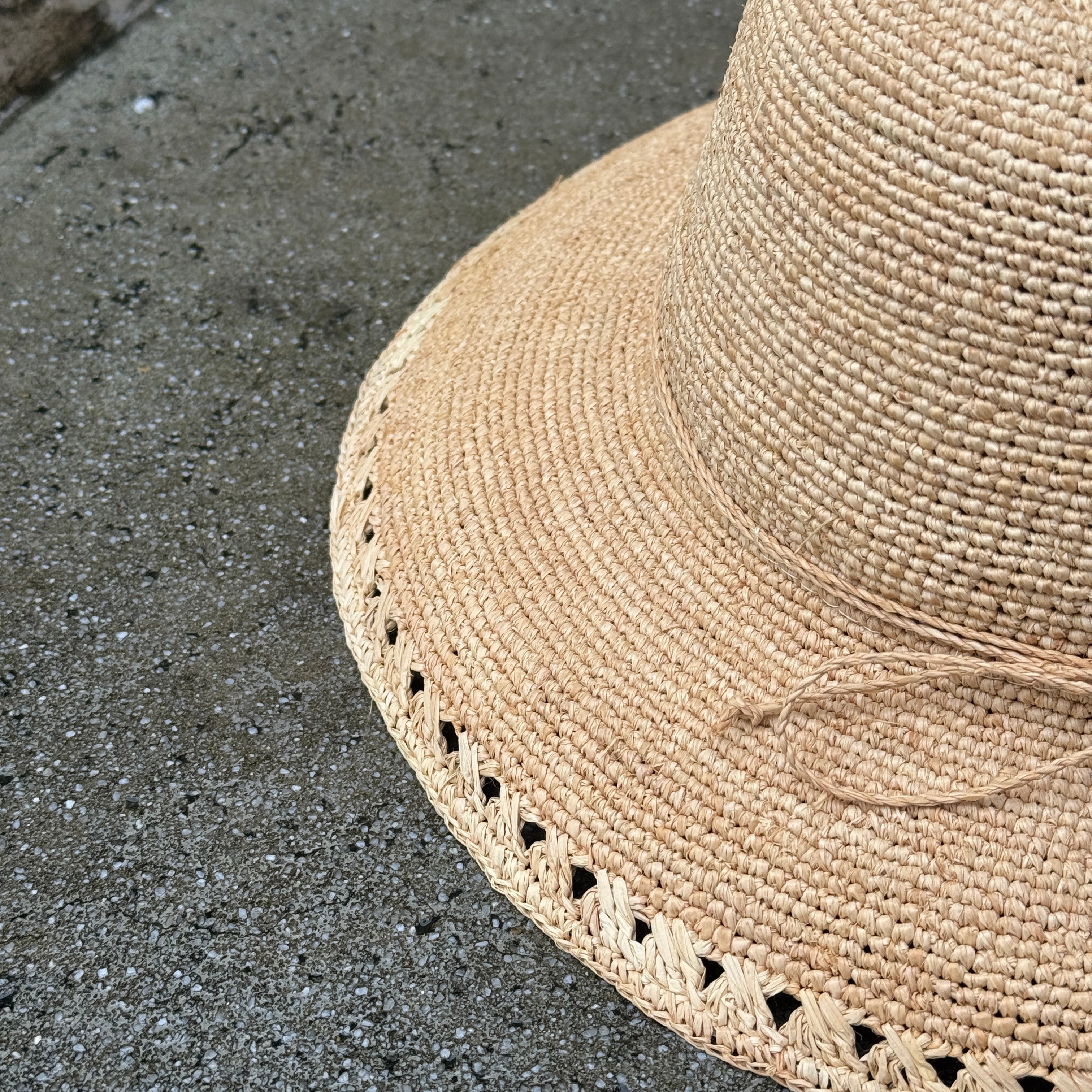 Alba - Premium Raffia Wide-Brimmed Bucket Hat