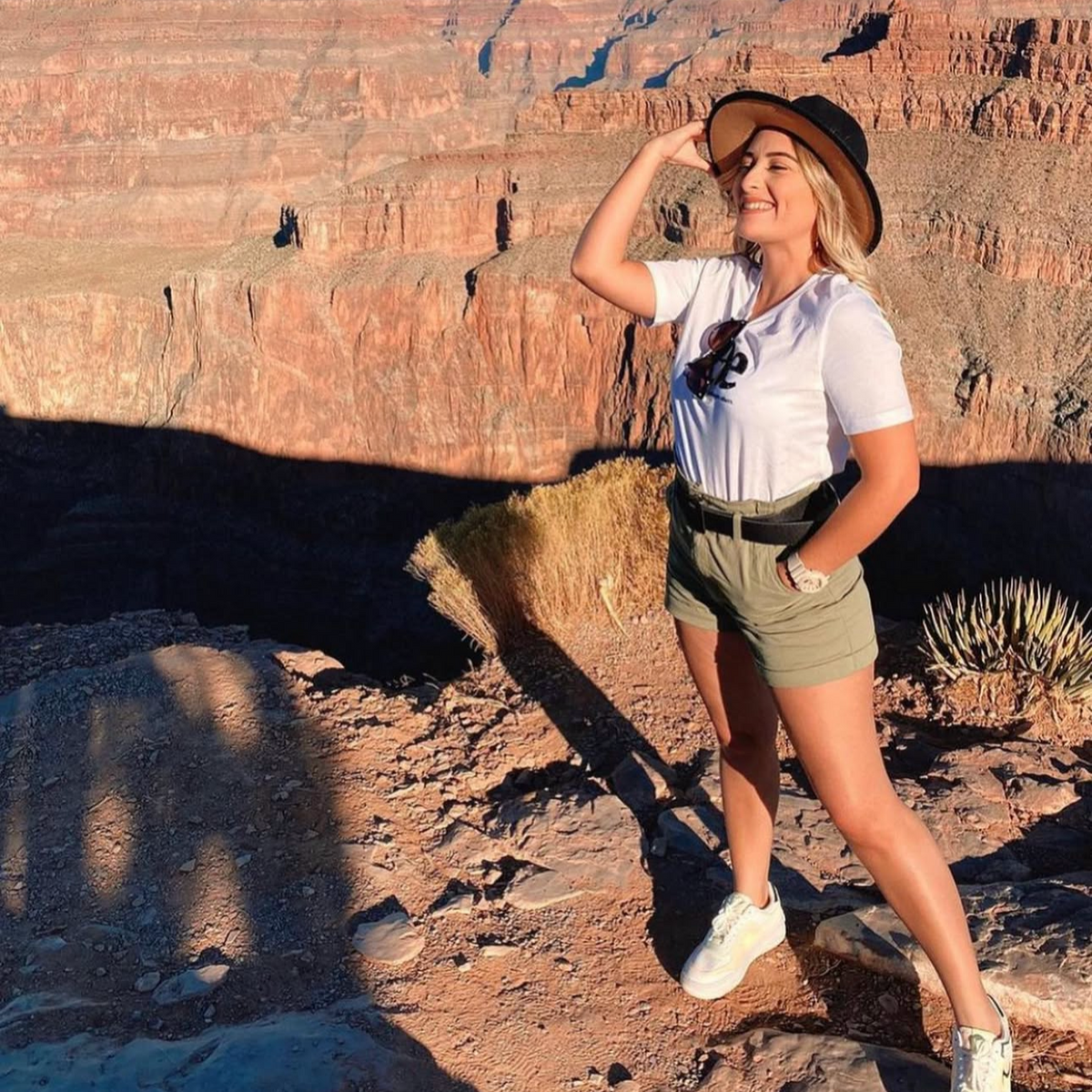 Woman wearing Zair two-tone fedora with a casual outfit outdoors.
