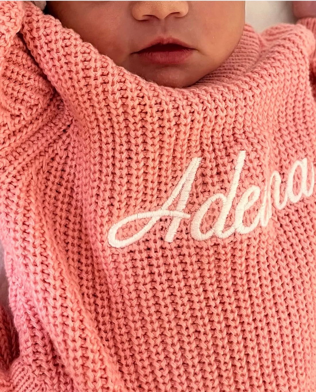 Personalized baby knitwear with white name embroidery