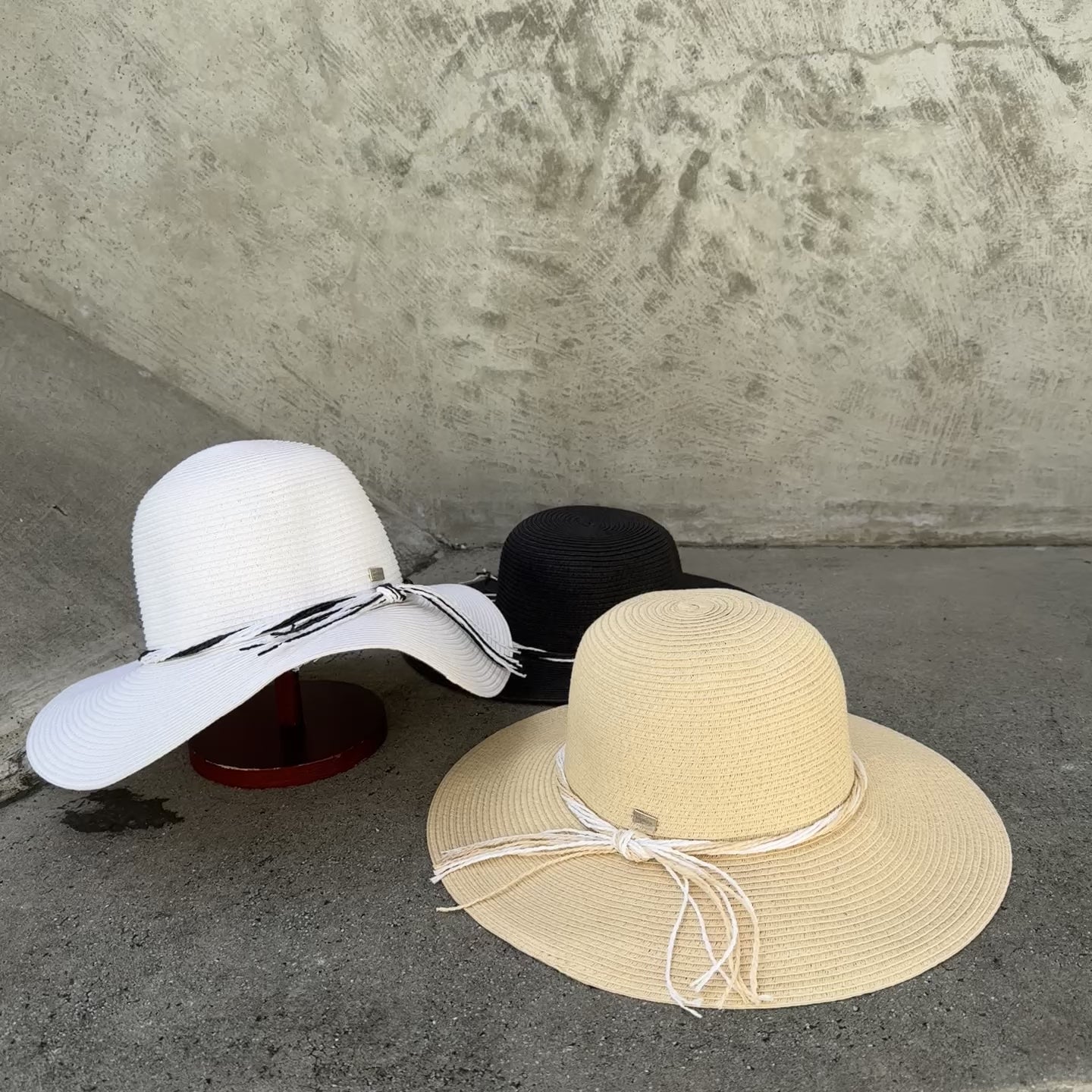 Load video: Angy - Floppy Brim Hat