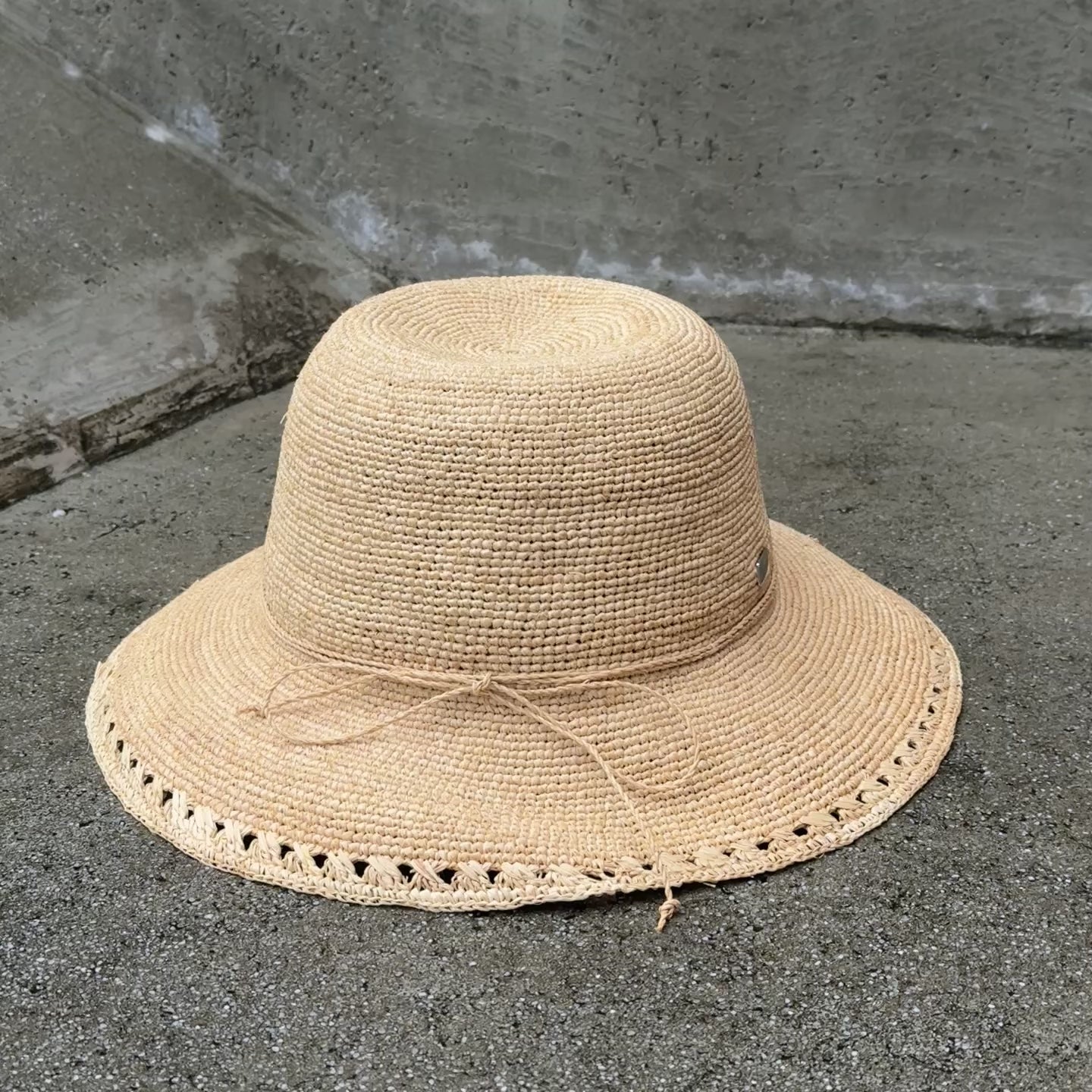 Load video: Alba - Premium Raffia Wide-Brimmed Bucket Hat