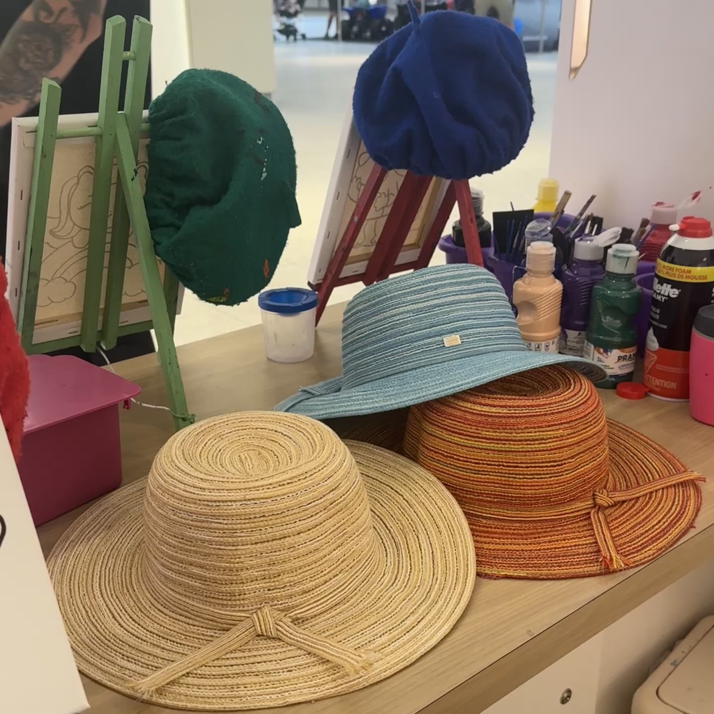Load video: Naty – Floppy Hat for Girls